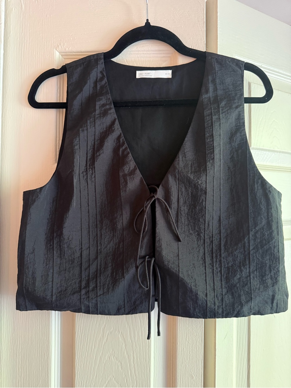 Oak + Fort Black Tie-Front Sleeveless Top